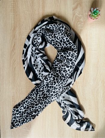 Grande écharpe foulard noir et blanc – Neuf sans étiquette