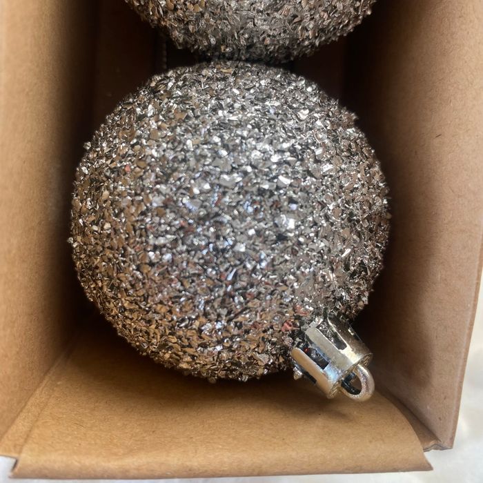 ✨🎄 Boules de Noël argentées – lot de 4 scintillantes 🎄✨ - photo numéro 2