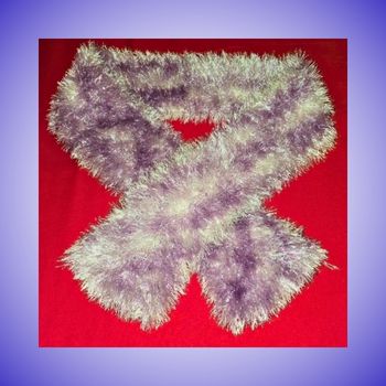 Écharpe Tricotée Longue Fantaisie Aspect Poilu Mohair Violet Lavande & Blanc Marbré Très Bon État