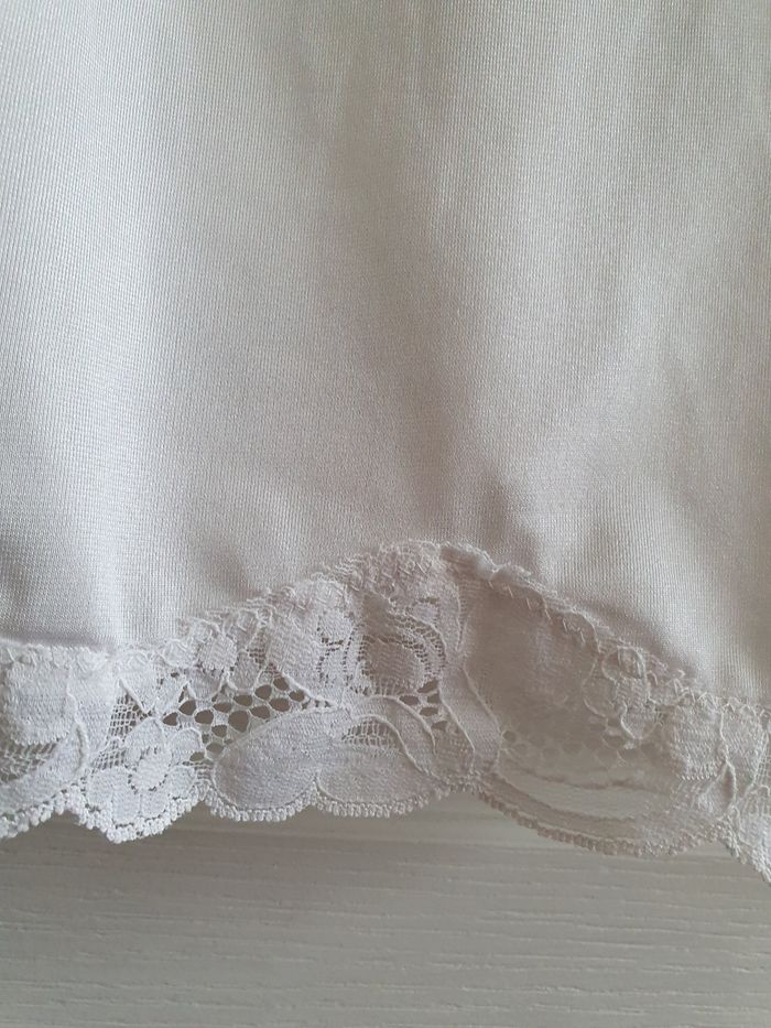 Fond de robe blanc avec dentelles taille 58 - photo numéro 3