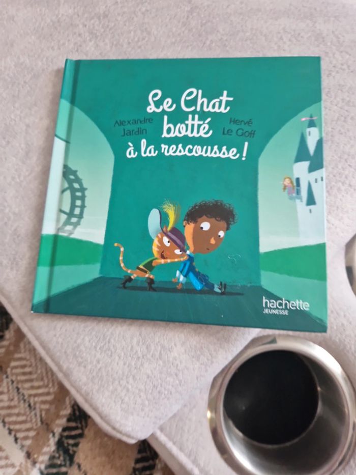 Le chat botte à la rescousse