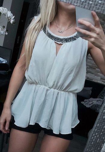 Blouse beige à perles