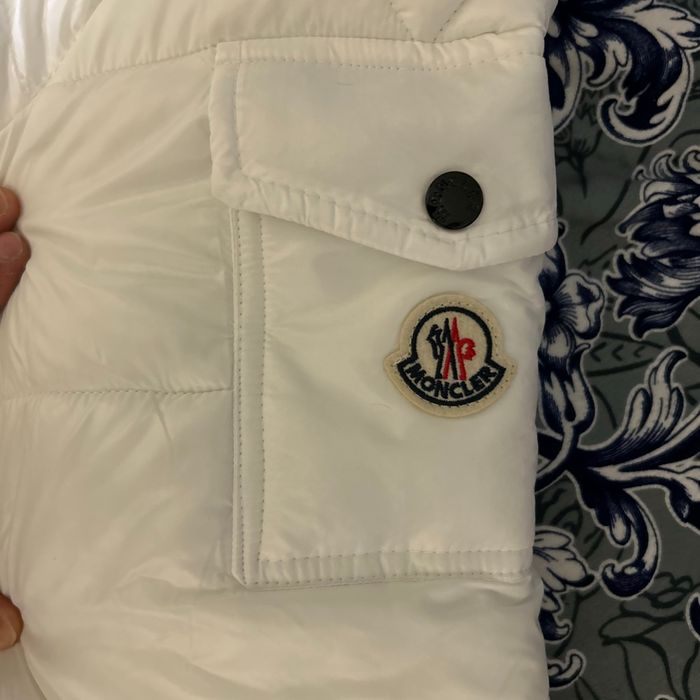 Je vend mon manteau Moncler blanc - photo numéro 2