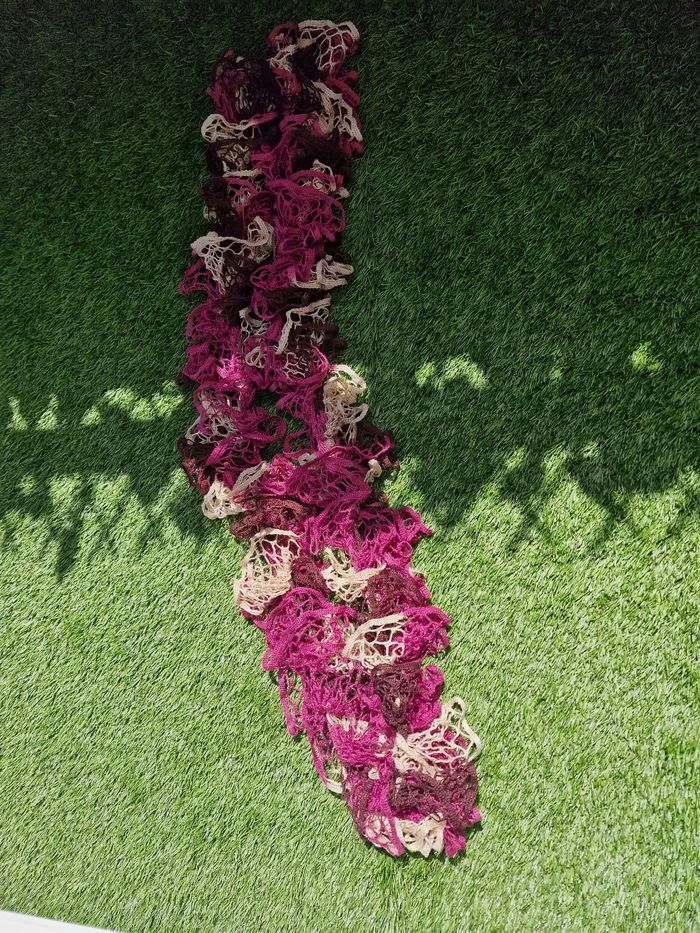 Écharpe tricotée fuchsia en acrylique - photo numéro 2