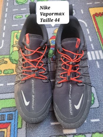 Basket Nike. Vapormax taille 44. Très bon état