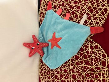 peluche étoile de mer rouge Flying Tiger de Zebra