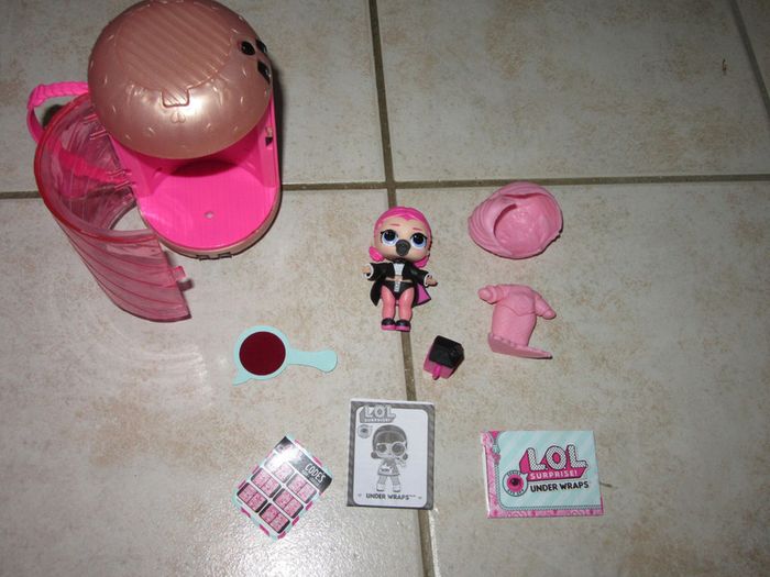 Poupée lol capsule