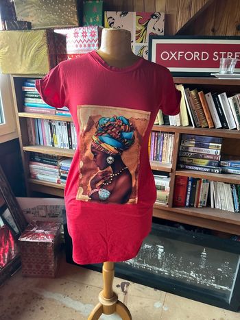 T-shirt long robe motif visage