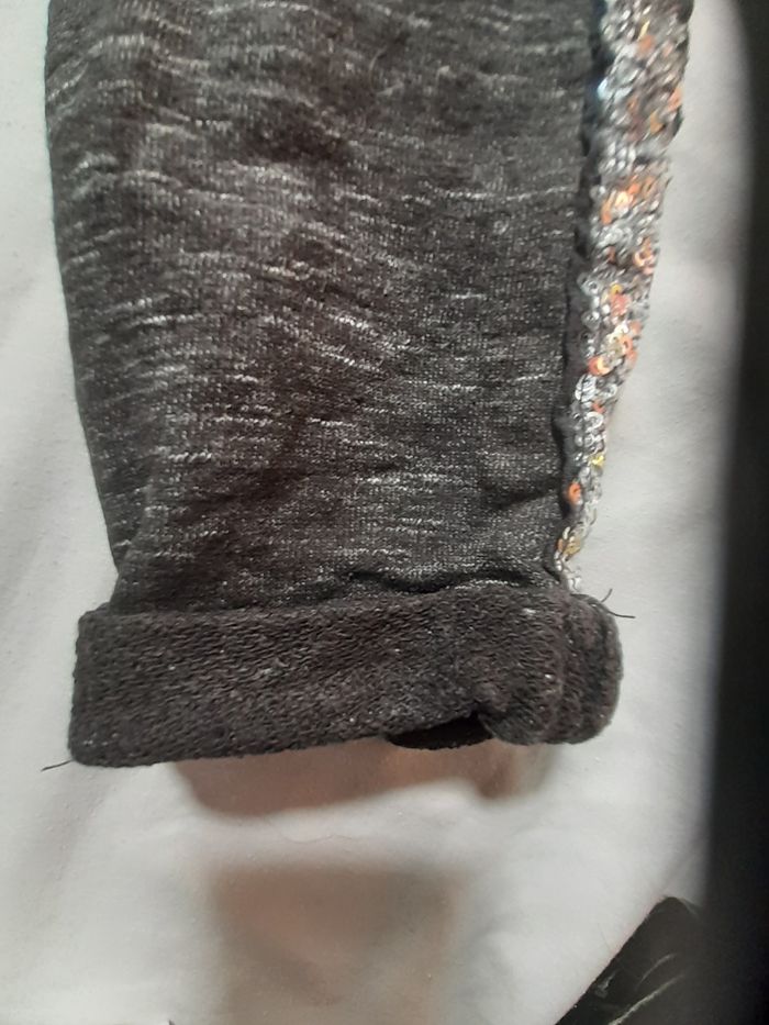 Pantalon noir chiné avec bandes de strass argentés et ourlets retournés - photo numéro 5