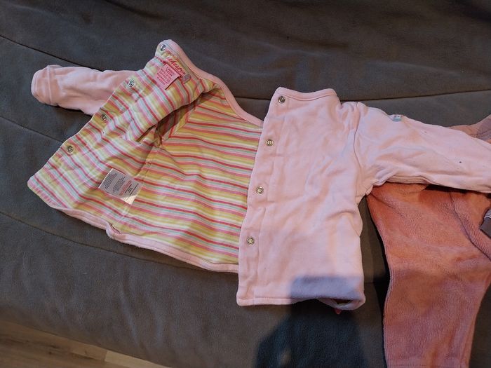 Lot vêtements 1mois - photo numéro 3