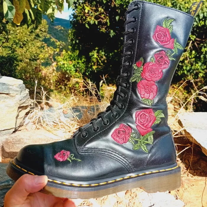 Dr. Martens Vonda 1914 roses brodées 38 - photo numéro 2