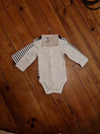 Lot de 2 bodys orchestra taille 3 mois neuf