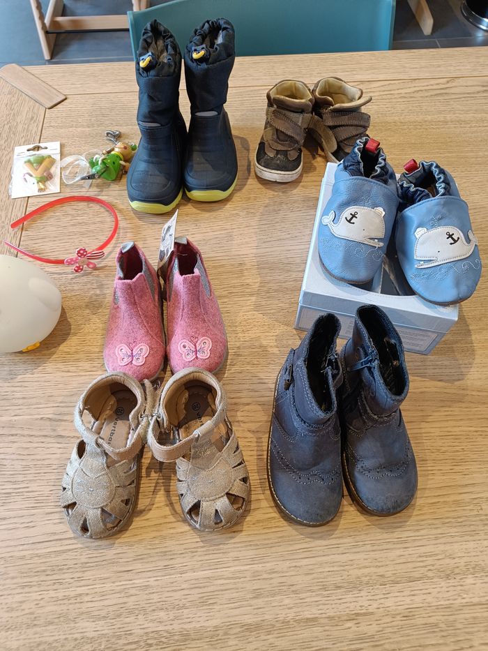 LOT de 7 paires de chaussures bébé + Lampe veilleuse Poule 🐓 + autres