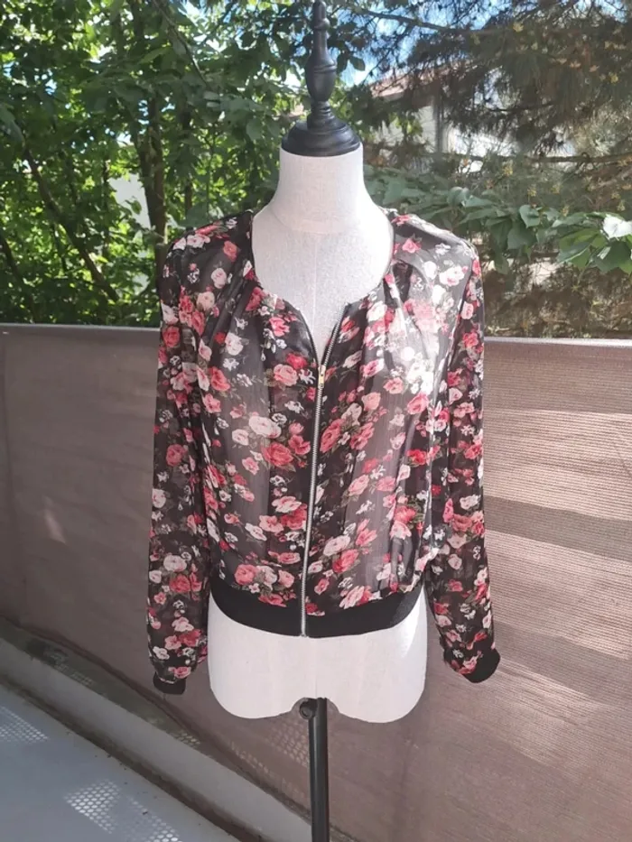 Veste à fleur transparente