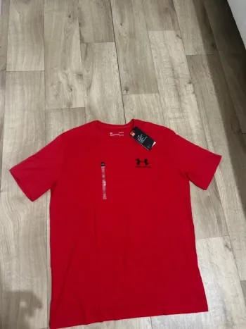 T-shirt Under Armour rouge L
