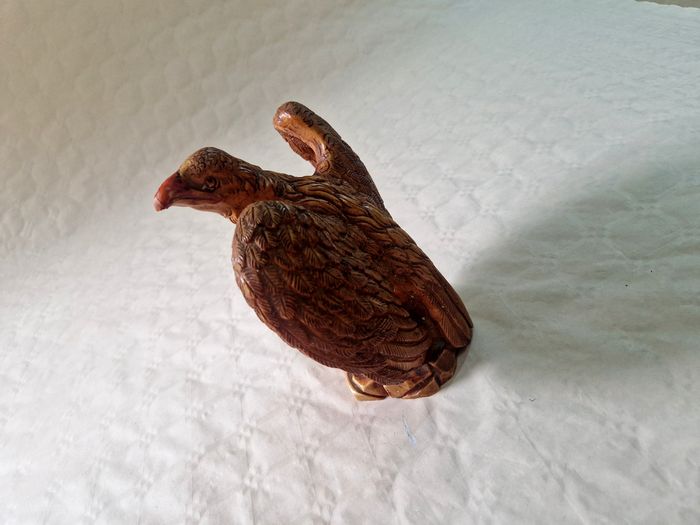 Statuette  , Aigle royal  en albatre vernissé - photo numéro 4