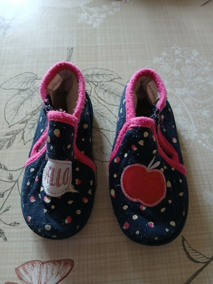 Paire de chaussons filles pointure 23