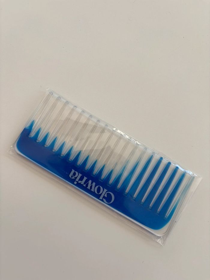 Peigne Glowria bleu neuf sous plastique - photo numéro 2