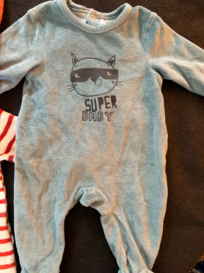 Pyjamas 3mois - photo numéro 2