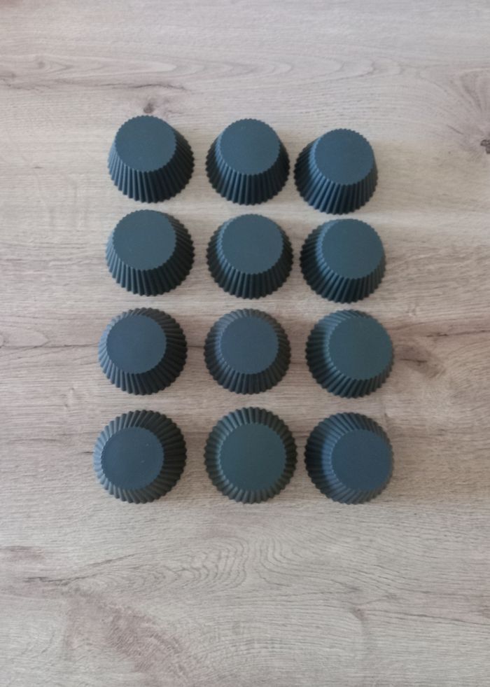 Moules cupcakes/muffins en silicone " ×12 " - photo numéro 2