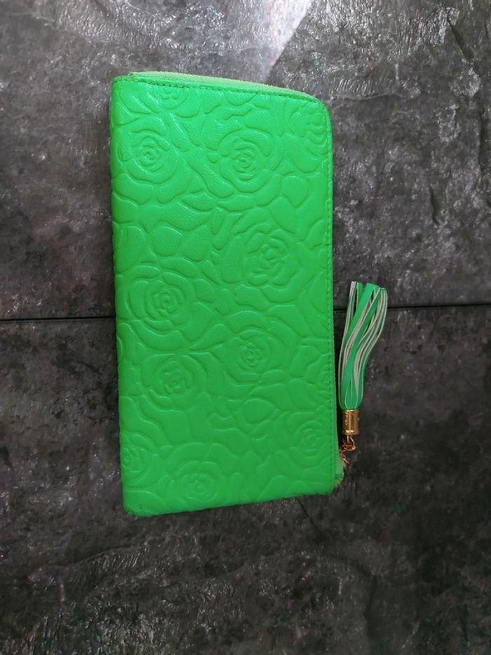 Portefeuille vert fluo motif fleurs - photo numéro 2