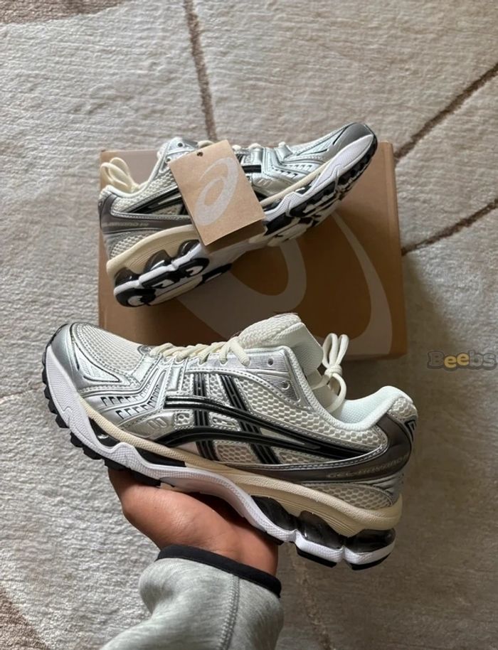 Asics Gel-Kayano 14 Taille 40 - photo numéro 1