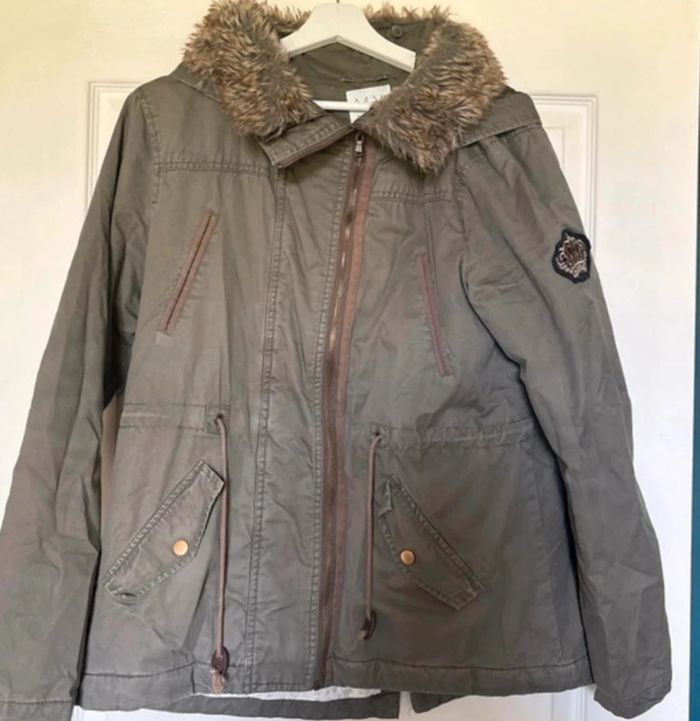 Manteau / parka kaki femme avec capuche