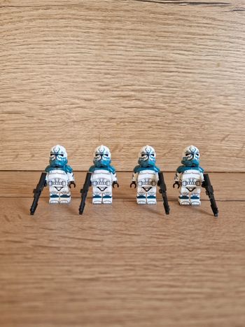 Figurines type lego 4 Clones de la légion de Wolffe star wars
