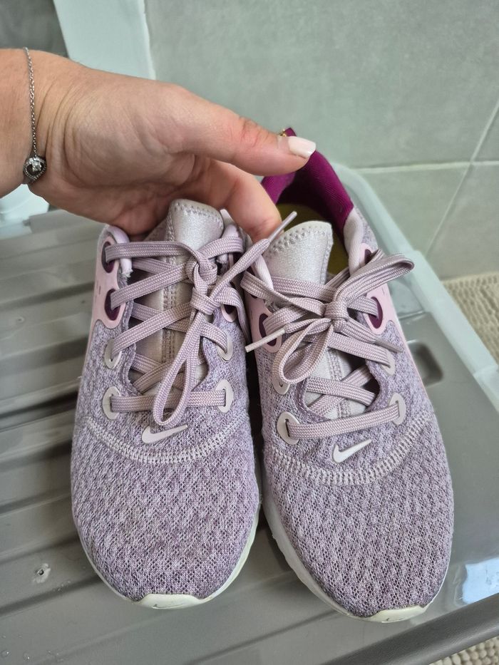 Baskets Nike taille 37,5 - photo numéro 2