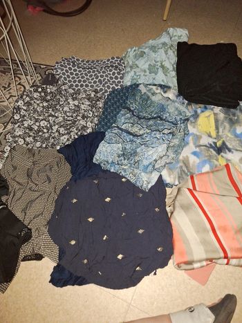 Lot de 12 vêtements très bon état