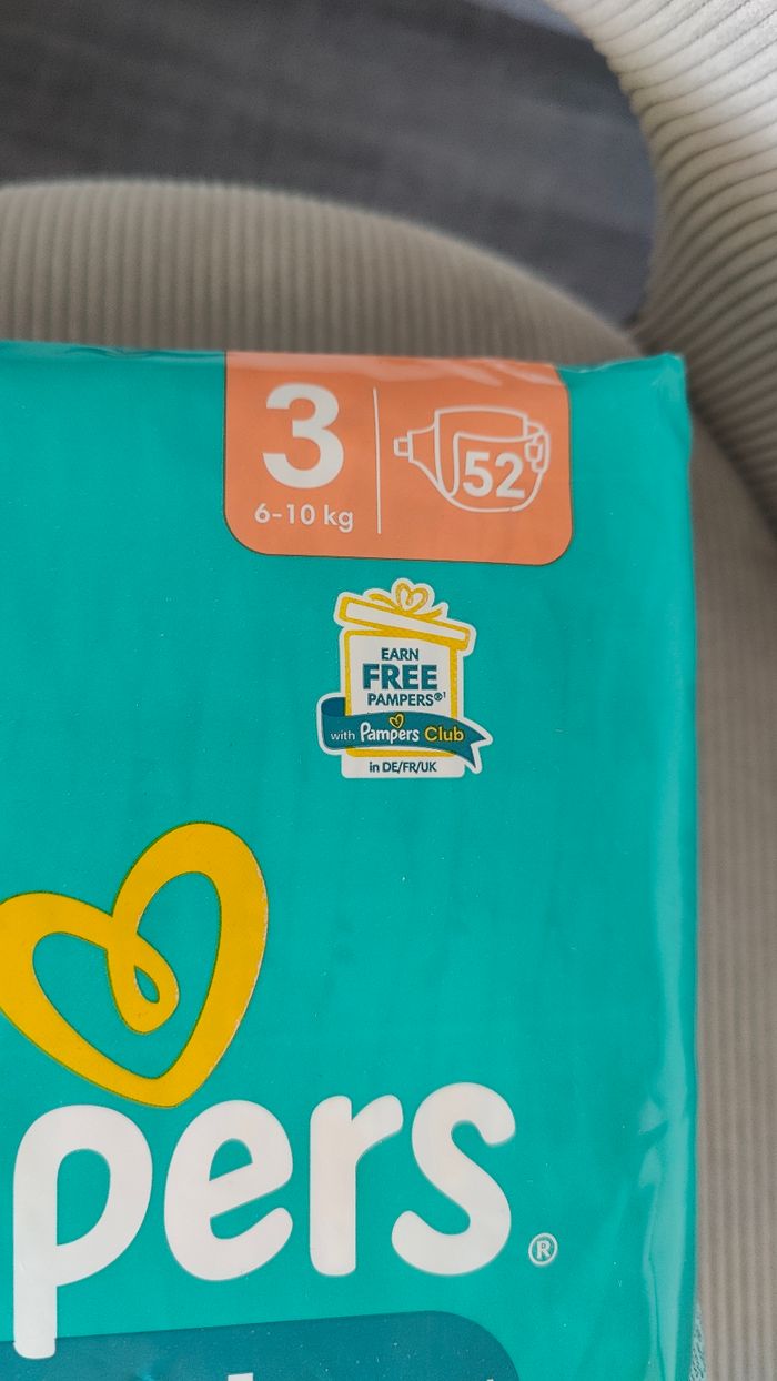 Un paquet de couches Pampers taille 3 - photo numéro 2