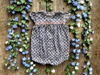 CARTER'S – BARBOTEUSE BÉBÉ FILLE TONS LUMINEUX MOTIF FLEURS & BRODERIE COEURS 3M