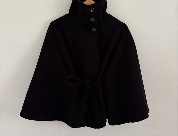 Cape poncho noir