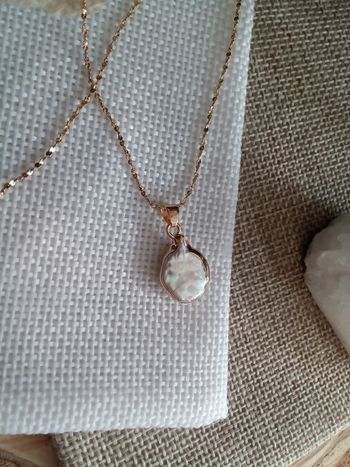 Collier pendentif pierre de n'a'c'r'e naturelle