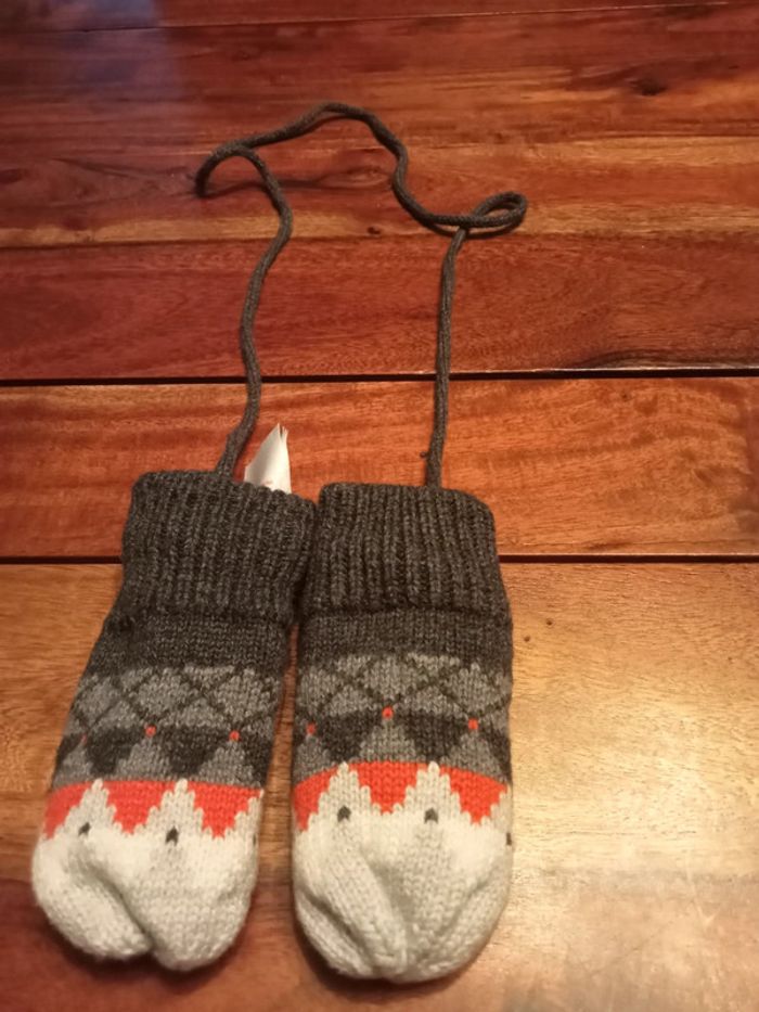 Paire de moufles avec ficelle 6/12 mois obaibi