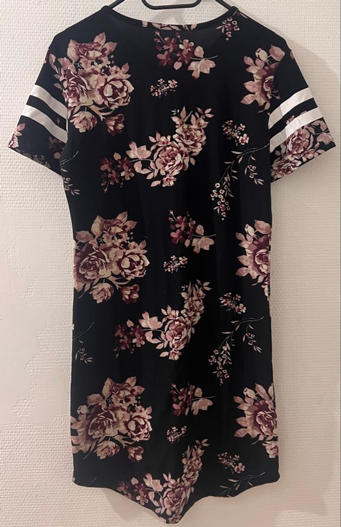 Robe avec des motif de fleur - photo numéro 2