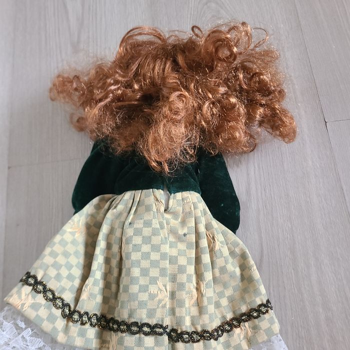 Poupée porcelaine - photo numéro 2