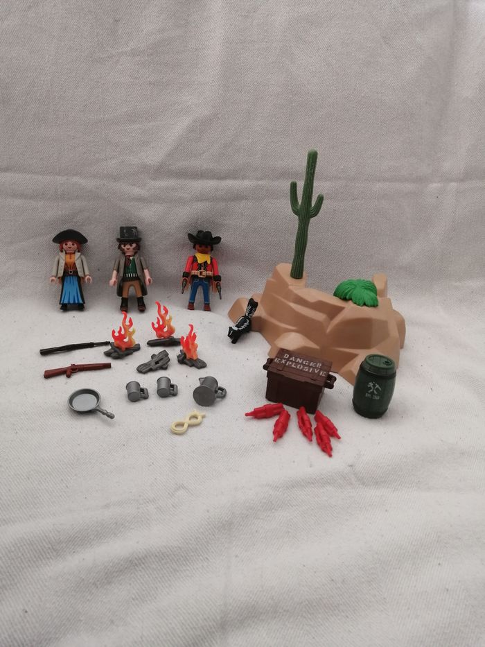 le repaire des hors la loi playmobil