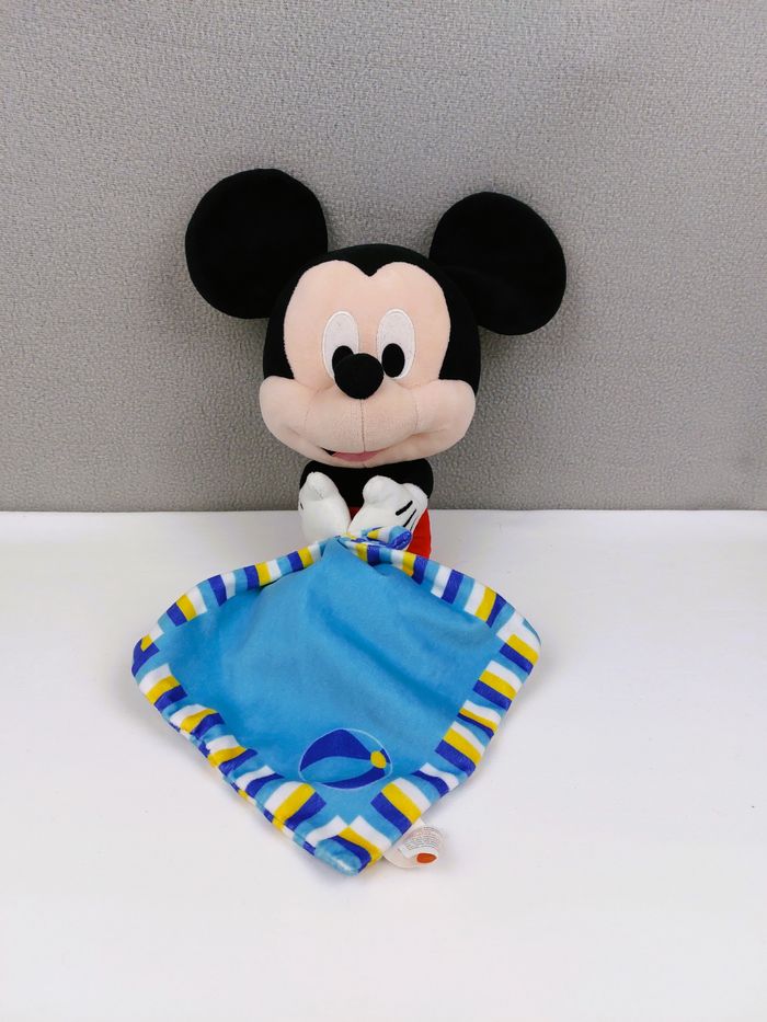 Peluche doudou Mickey Tommy toys Disney mouchoir bleu ballon 28 cm TBE