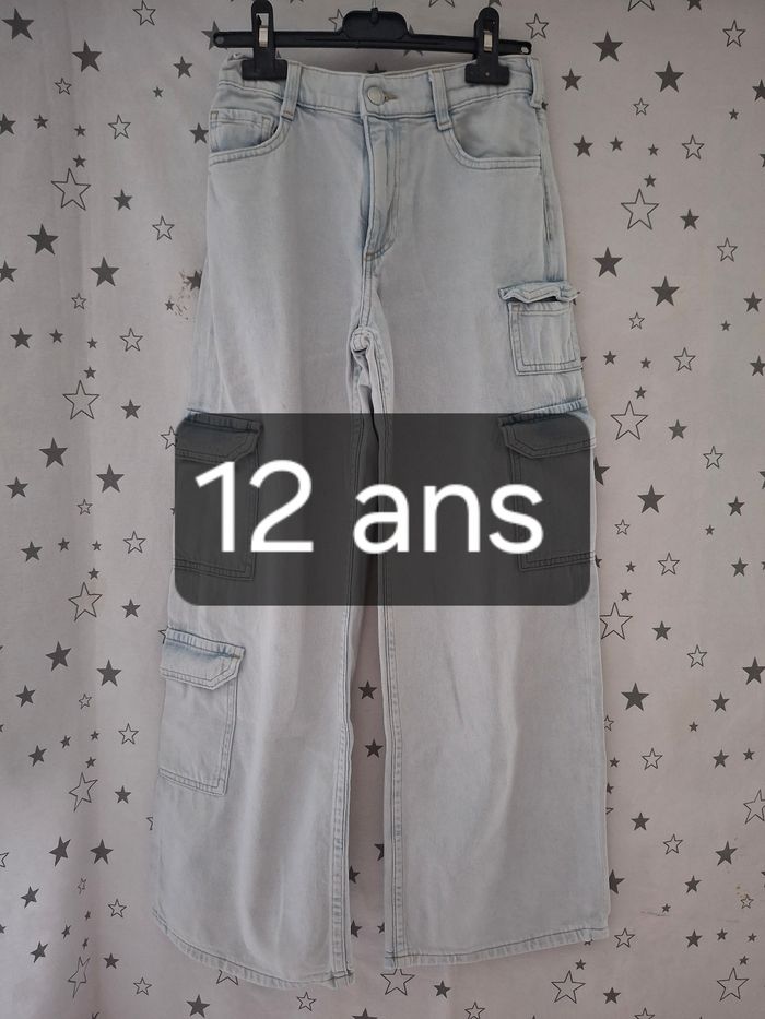 Jeans bleu clair cargo large réglable 12 ans H&M 
Très bon état