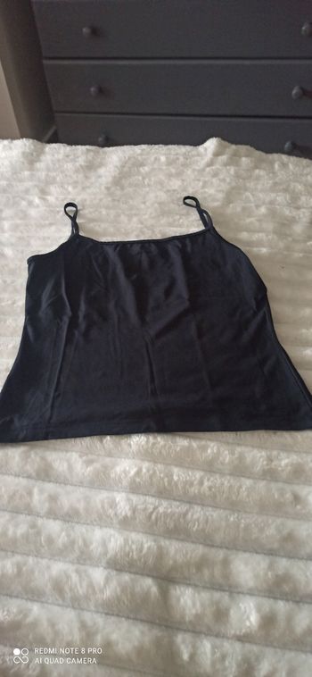 Débardeur fines bretelles t. 38