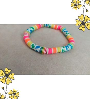 Bracelet fantaisie multicolore en perles heishi – tendance pop