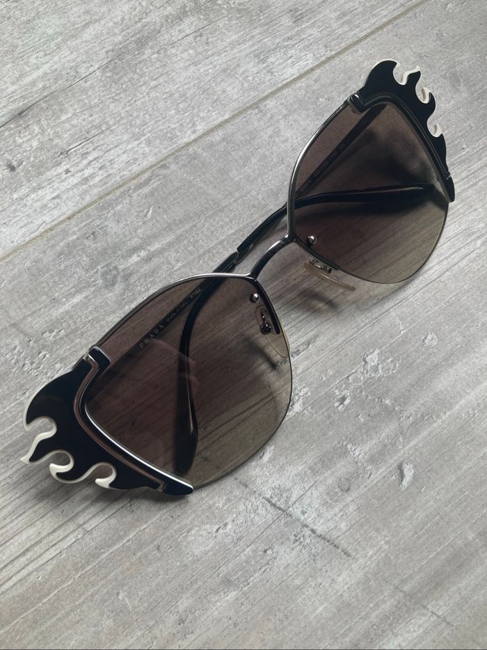 Lunettes de soleil Prada