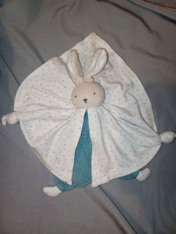 doudou K969596 lapinou Kaloo blanc bleu peluche lapin blanc bleu lapinou blanc bleu Kaloo d'occasion lapin lapine lapereau plat semi plat