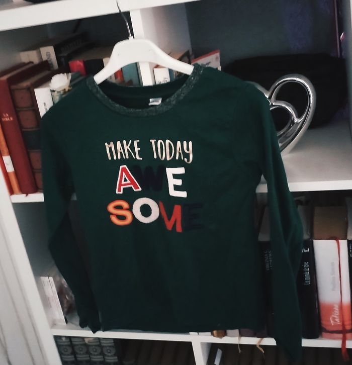 Très beau Pull de Noël 7/8 ans porté une fois - photo numéro 4