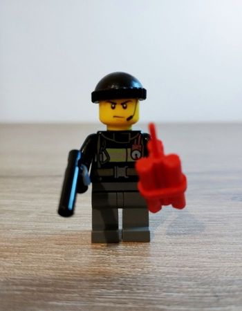 LEGO minifigurine cambrioleur