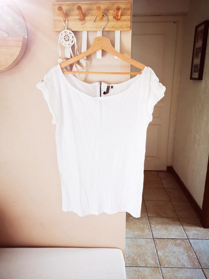 Tee shirt top avec fermeture au dos