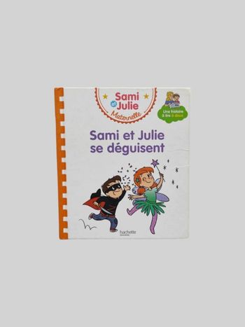 Sami et Julie se déguisent.