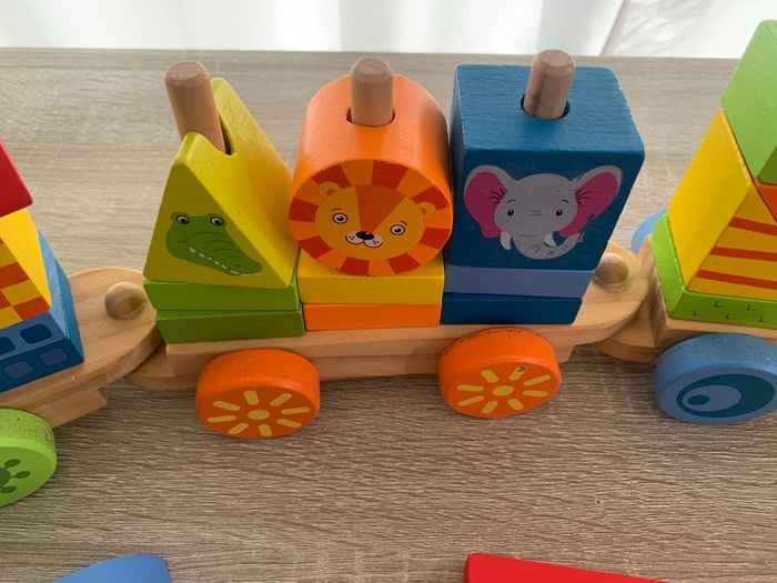 Train à empiler en bois - photo numéro 8