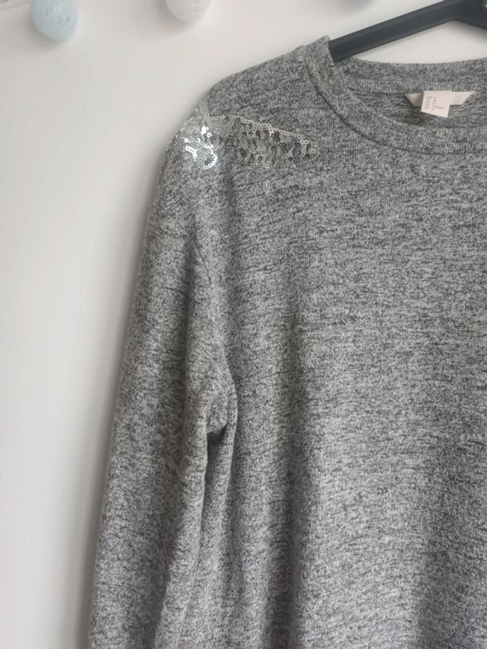 Pull gris chiné strass oiseaux épaules Taille M H&M En très bon état